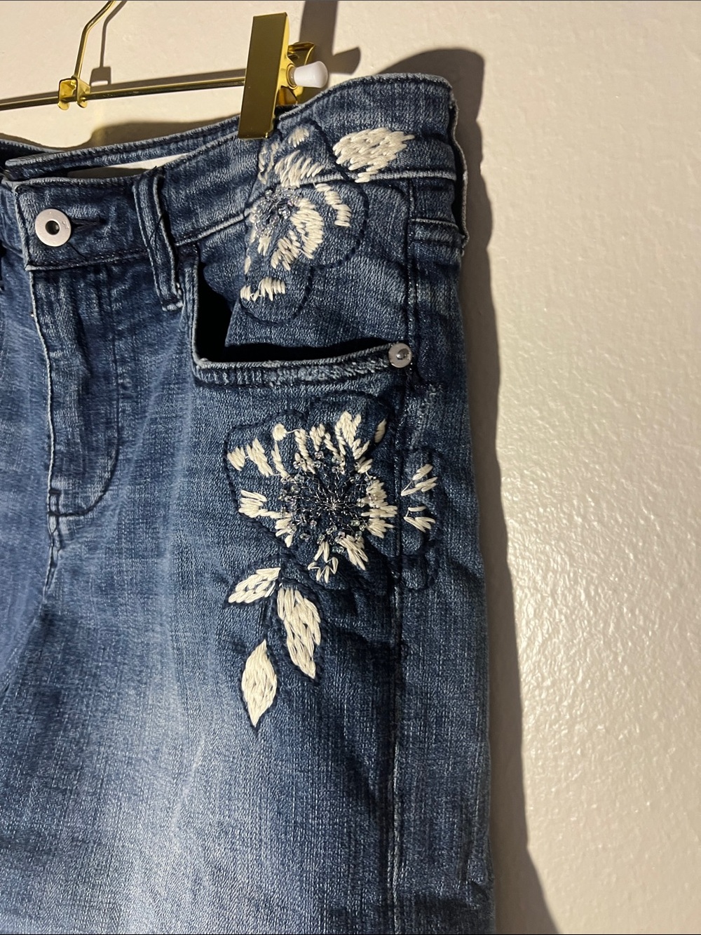 Pilcro & the Letterpress Blue Denim Slim Boyfriend Jean Shorts White Embroidery - Picture 5 of 8